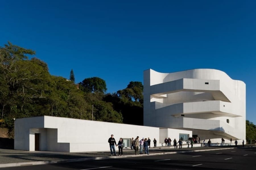 Foto de Alvaro Siza | Fundação Iberê Camargo, Porto Alegre, Brasil, 1998.