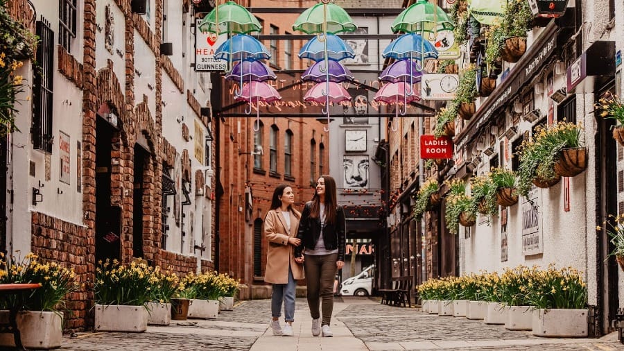 Foto da Cathedral Cuarter, uma histórica e vibrante parte de Belfast.