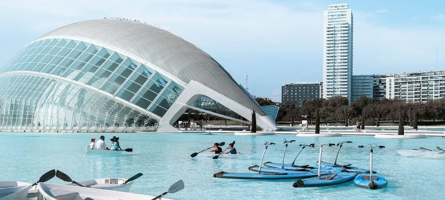 Foto da Cidade das Artes e das Ciências, em Valência, na Espanha: Cultura e Inovação.