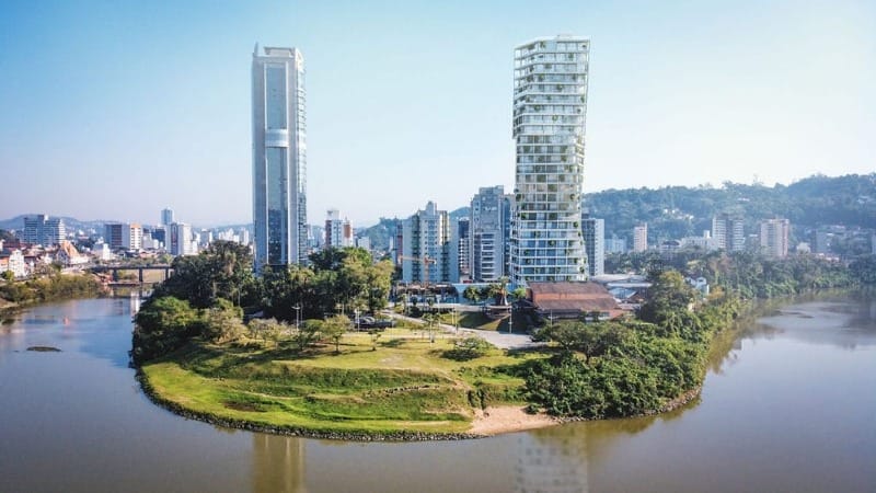Novos prédios na cidade de Blumenau, Santa Catarina.