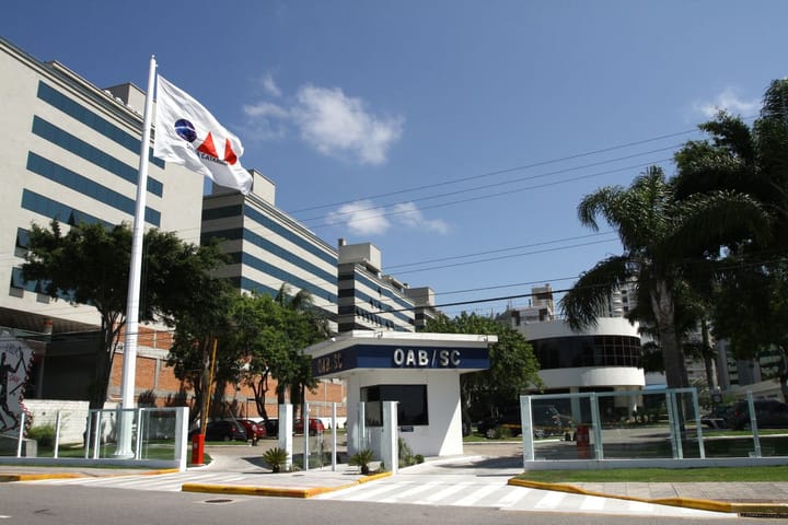 Fachada da Sede da OAB em Santa Catarina.