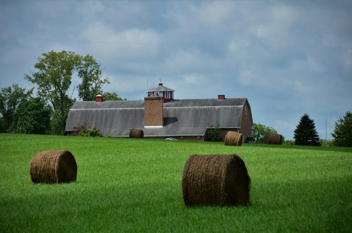 Foto com casa em imóvel rural